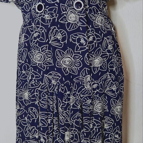 Cynthia Howie Vintage Navy Blue Outlined Floral Lace Pleated Tea Length Dress - Picture 8 of 16